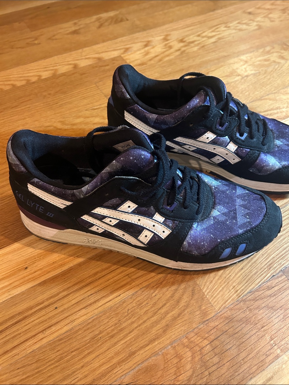ASICS women’s Gel-Lyte 3 Galaxy Print Sneakers in Black, white & Purple size 8.5